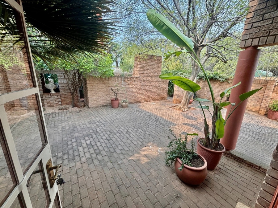 5 Bedroom Property for Sale in Wilkoppies North West